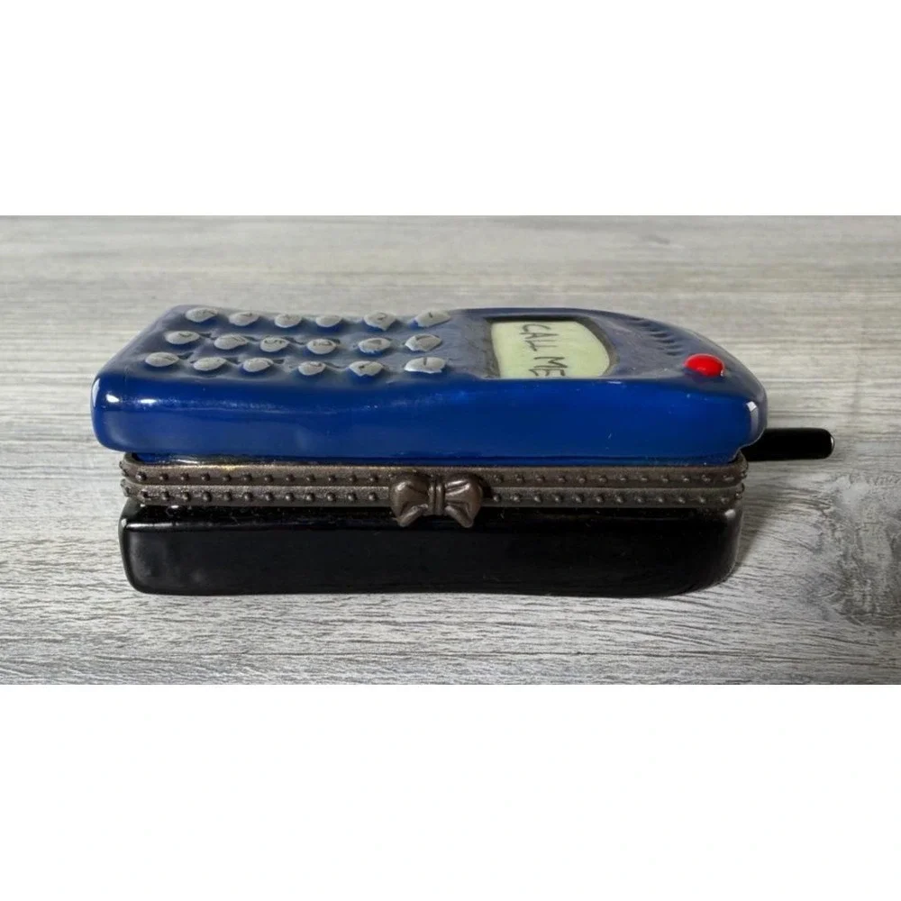 Vintage Y2K Miniature Cell Phone 